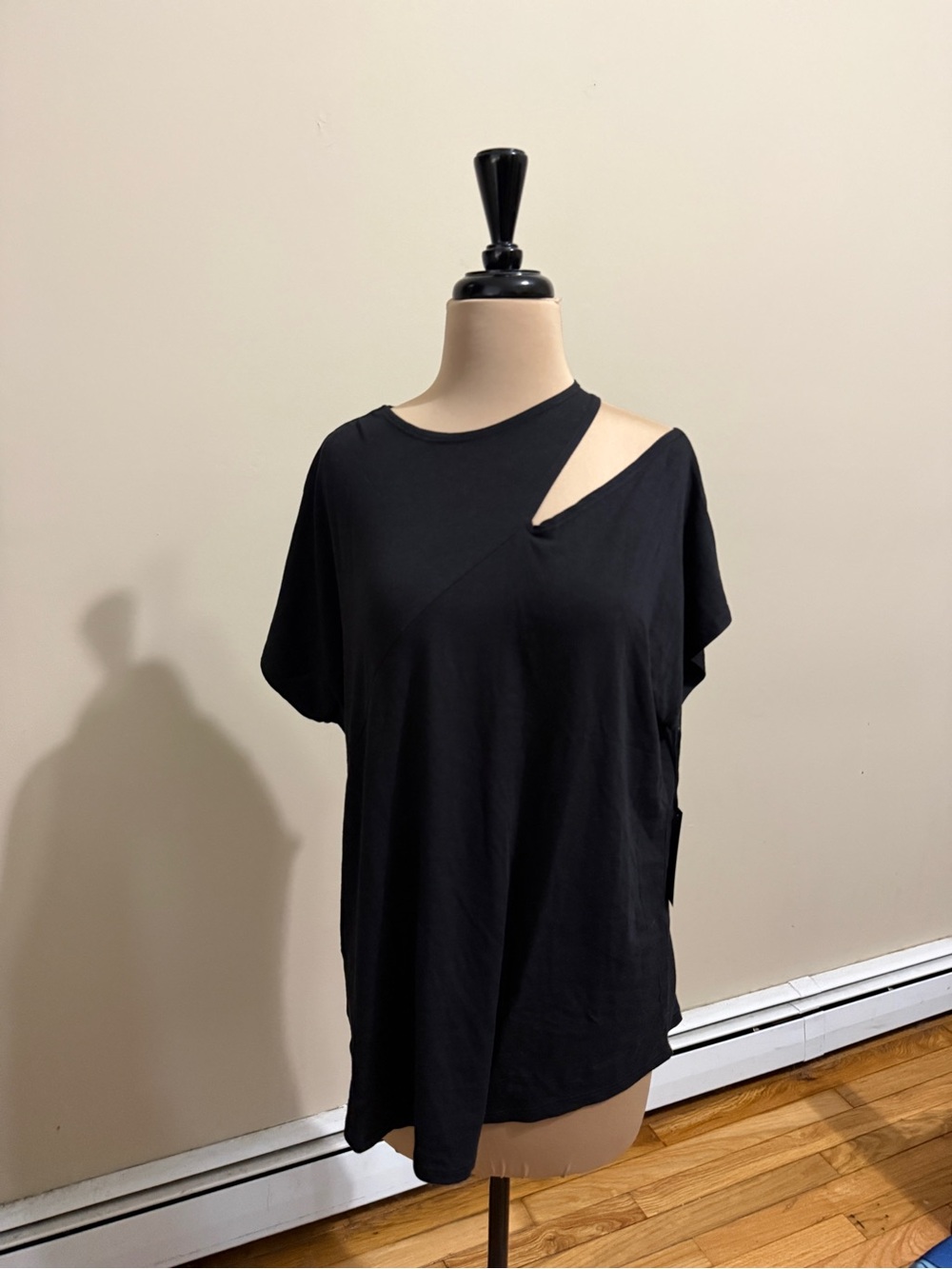 KIYA TOMLIN Women's Cut Out Tri-Blend Shirt - new with tags.